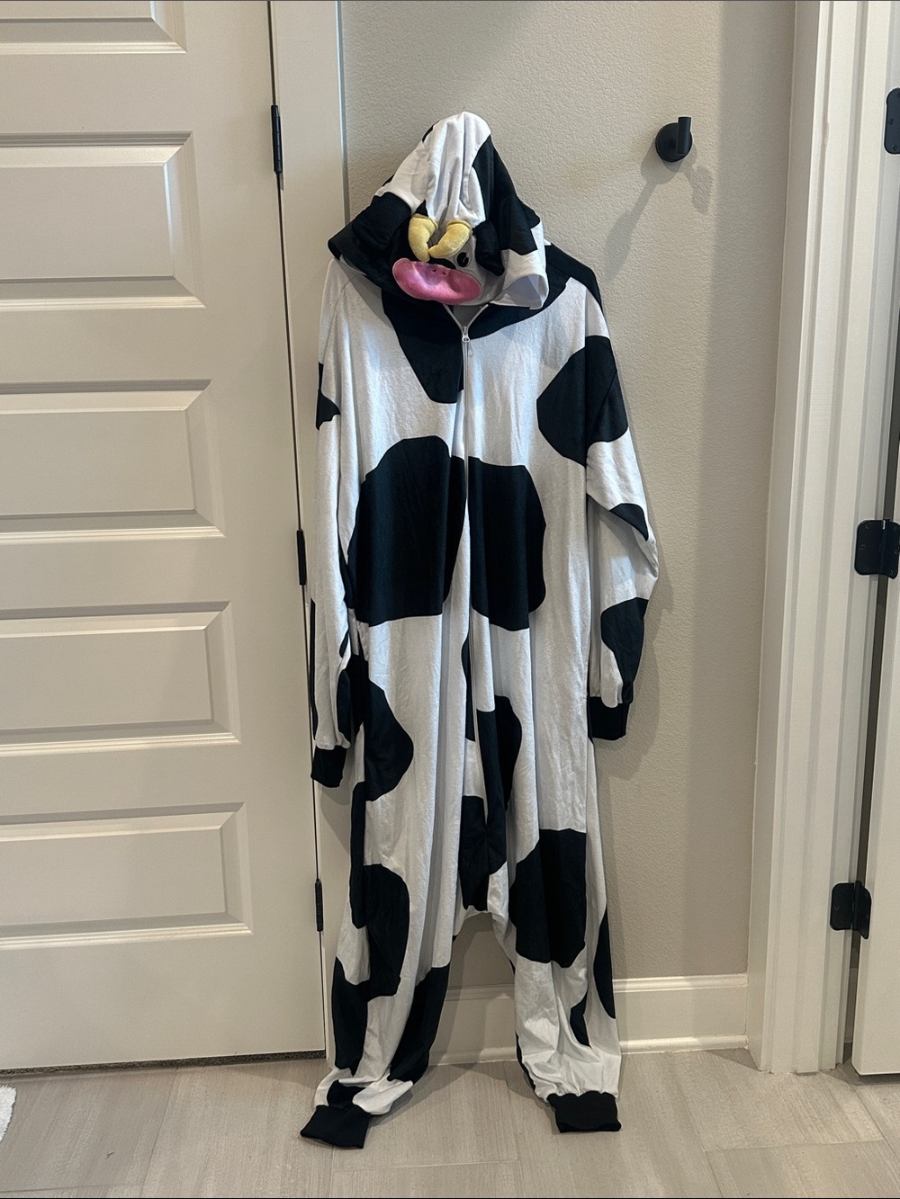 GUC Adult Men’s Women’s COW Print One-Piece Pajamas B&W Hooded Onesie Halloween